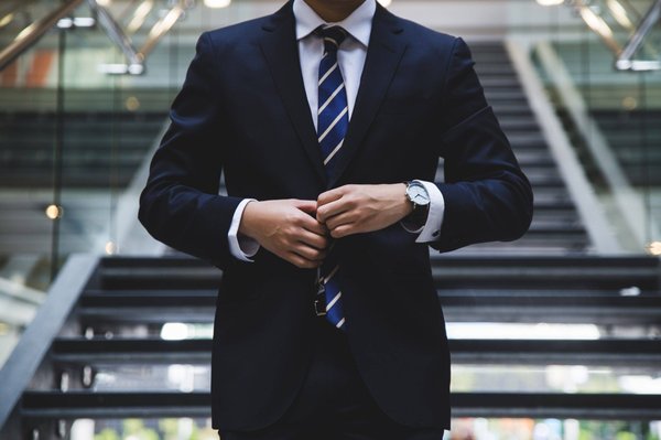 Comment apprendre facilement le métier d'agent immobilier : guide de reconversion